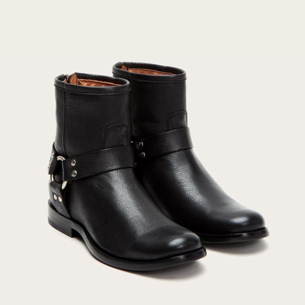 FRYE New In Box Black Phillip Harness Short 7.5
